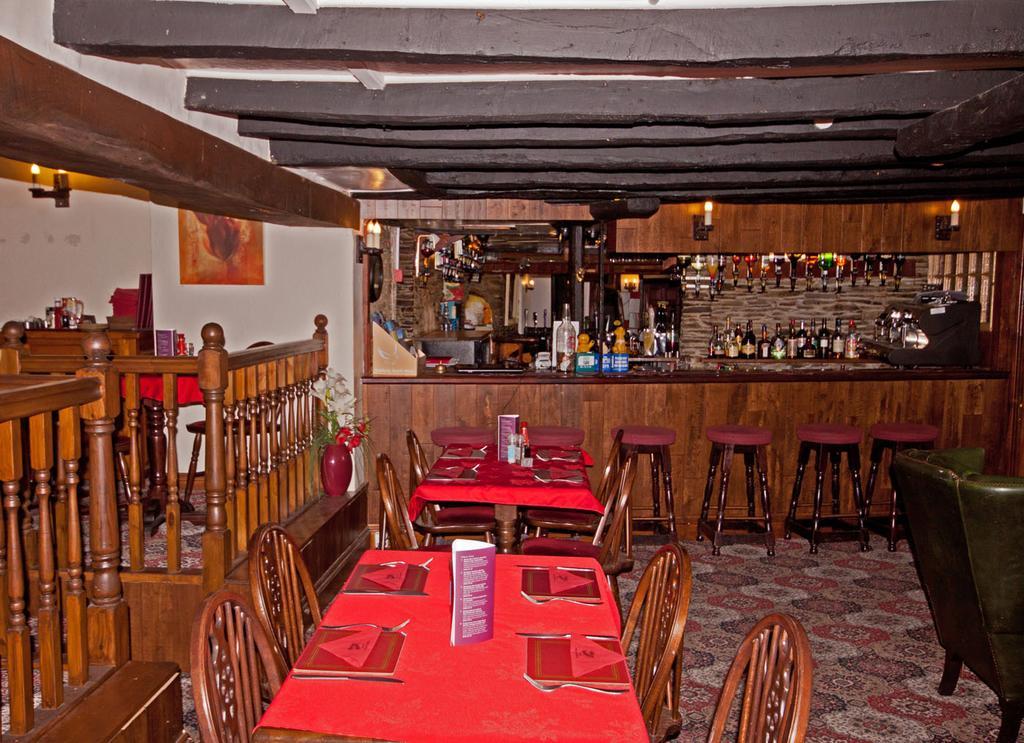 The White Hart Hotel Menheniot Экстерьер фото
